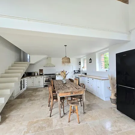 Longere De Charme, Calme & Piscine Vakantiehuis