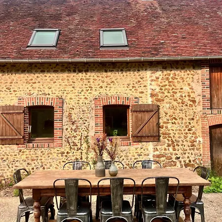 Longere De Charme, Calme & Piscine Vakantiehuis